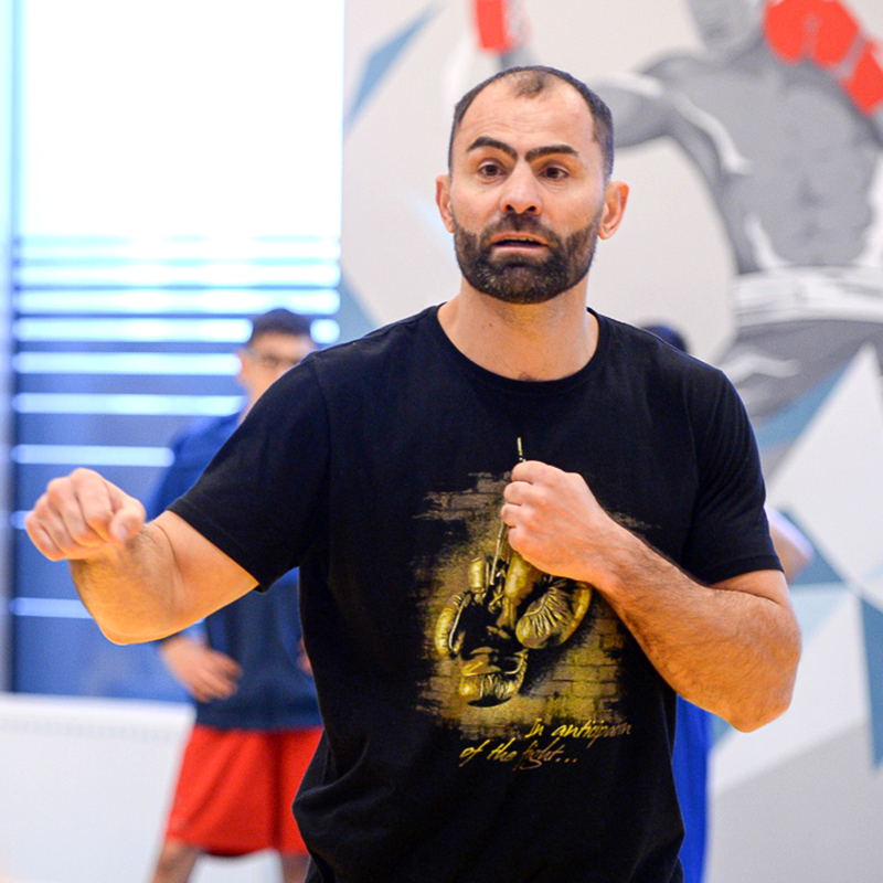 Олимпийский чемпион по боксу провёл тренировку для детей в Казани