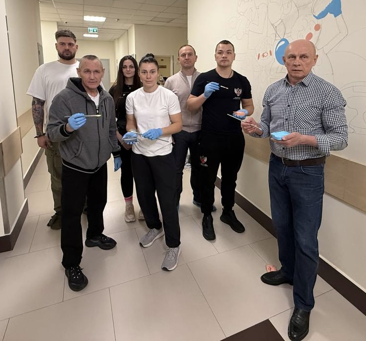 Чемпионы по боксу поддержали инициативу художницы Ксении Вестейн