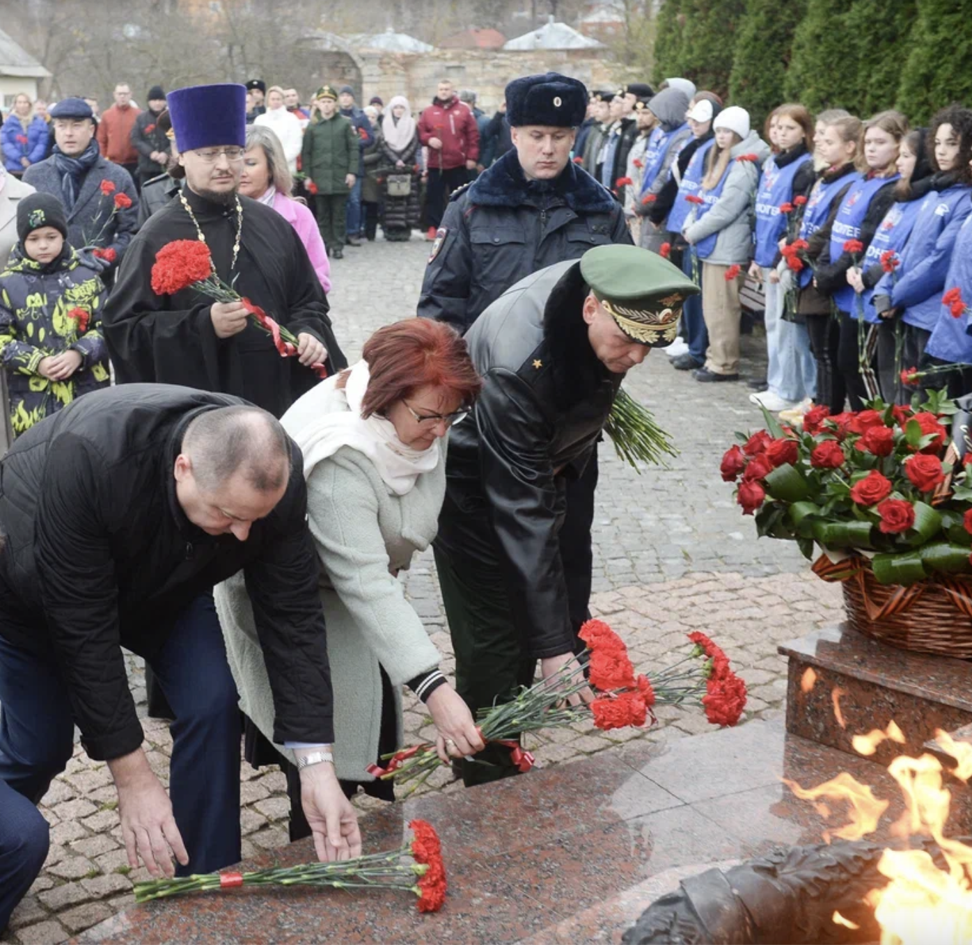 Возложение цветов к Мемориалу воинской славы в Серпухове