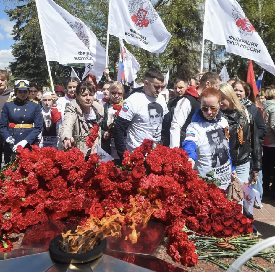 Торжественная церемония возложения цветов к Вечному огню в Чехове