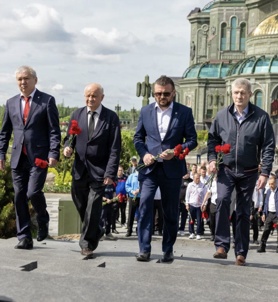 Возложение цветов к памятнику Матерям победителей в Парке «Патриот»