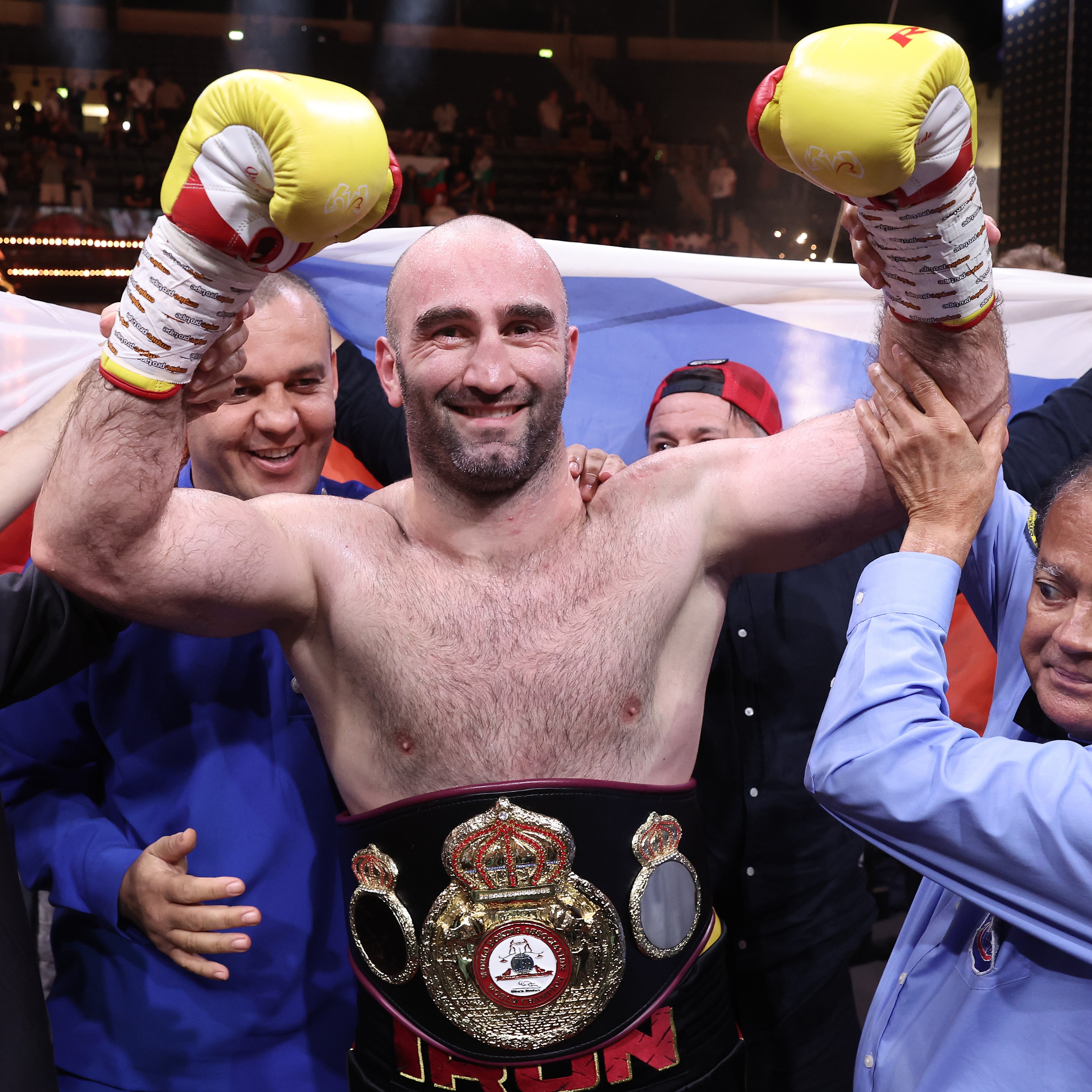 Мурат Гассиев нокаутировал Пулева и стал чемпионом WBA