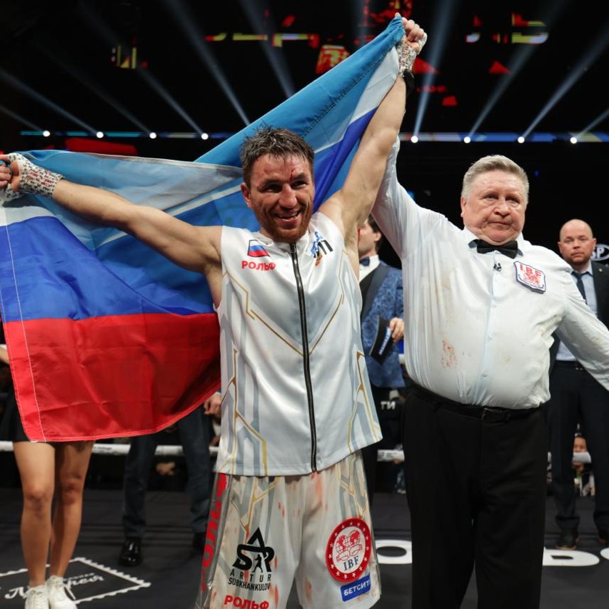 Субханкулов в Уфе победил Усмонова в претендентском поединке по версии IBF