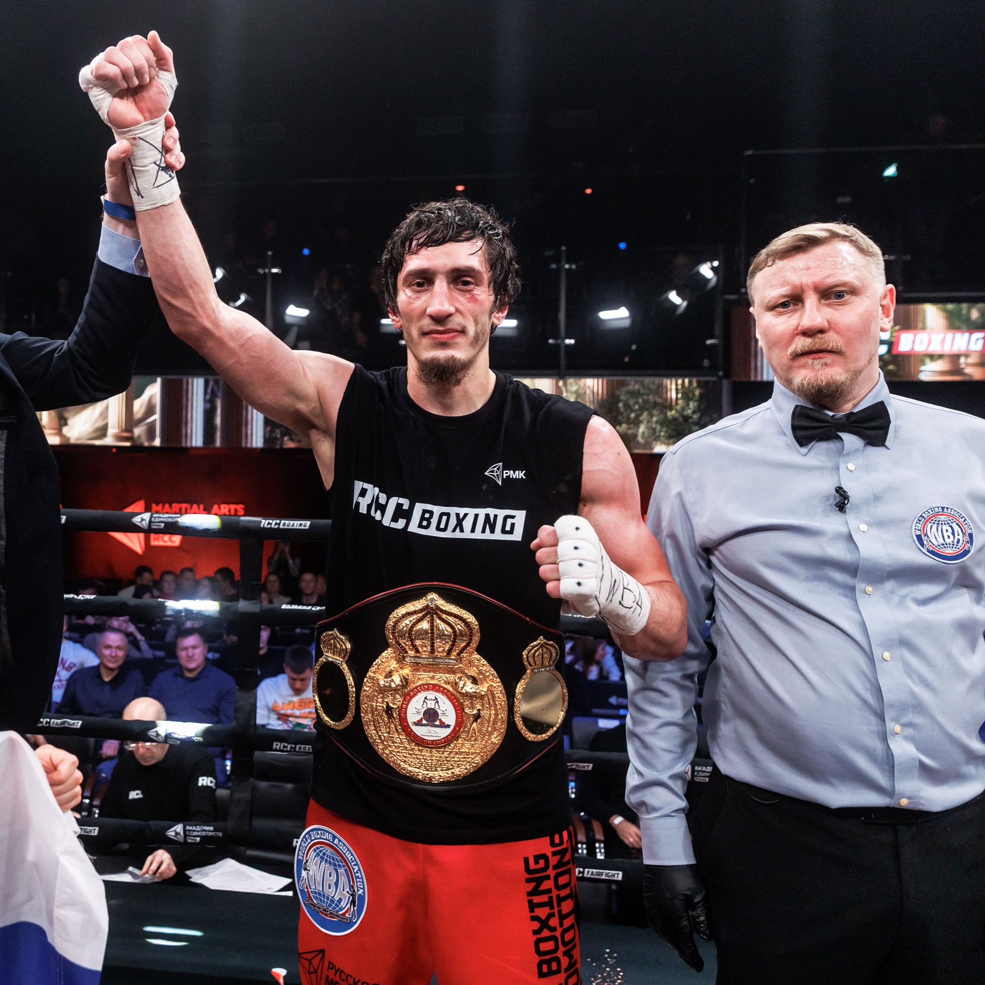 Заур Абдуллаев победил Ролдана и завоевал пояс WBA Gold