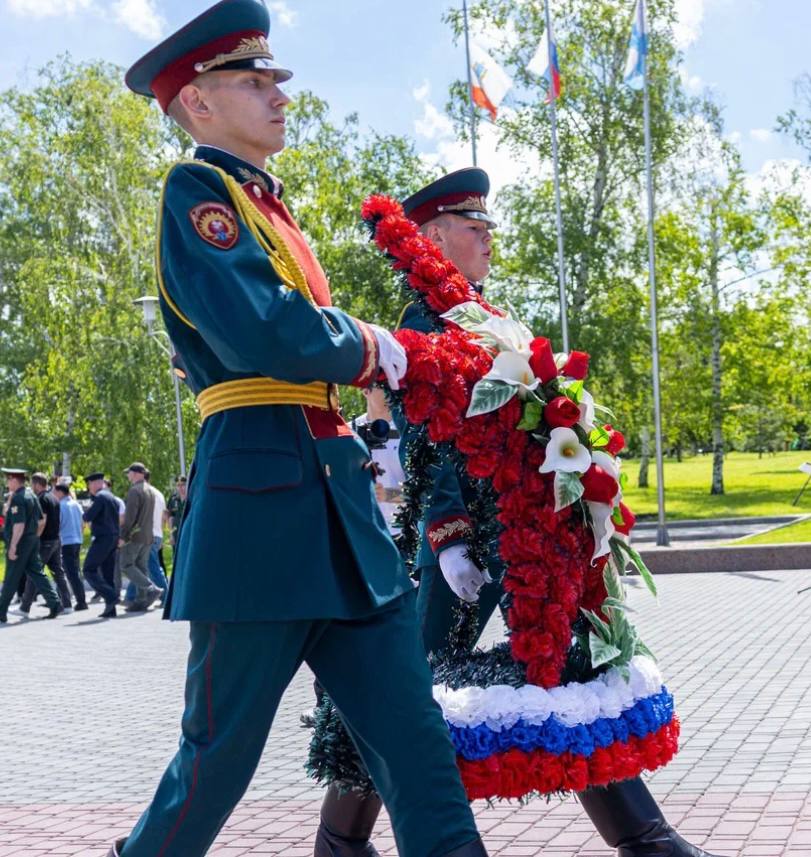 Церемония возложения цветов в Саратове