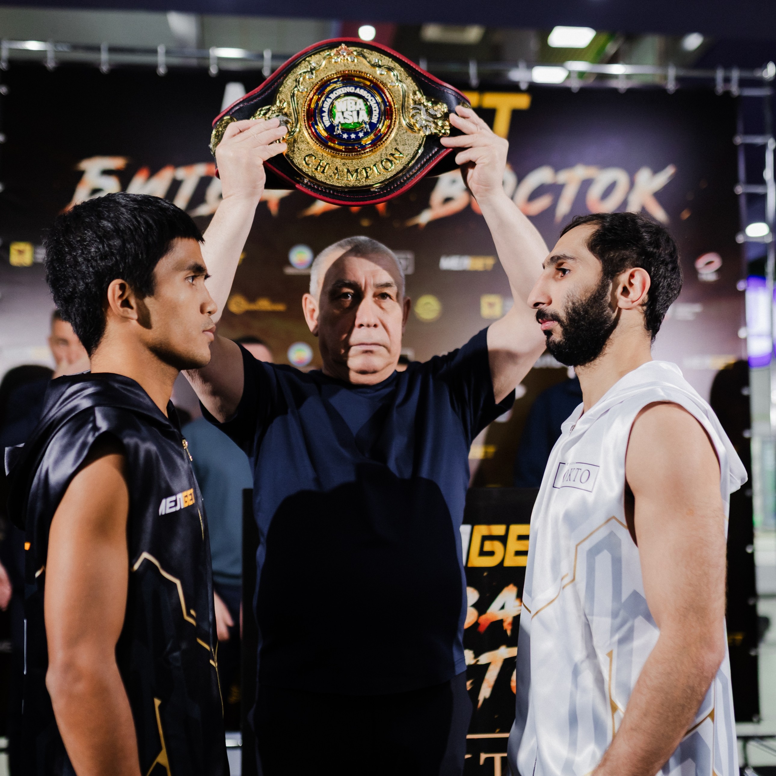 Чемпион WBA Asia Худоян и Хименес прошли процедуру взвешивания перед боем в Чите